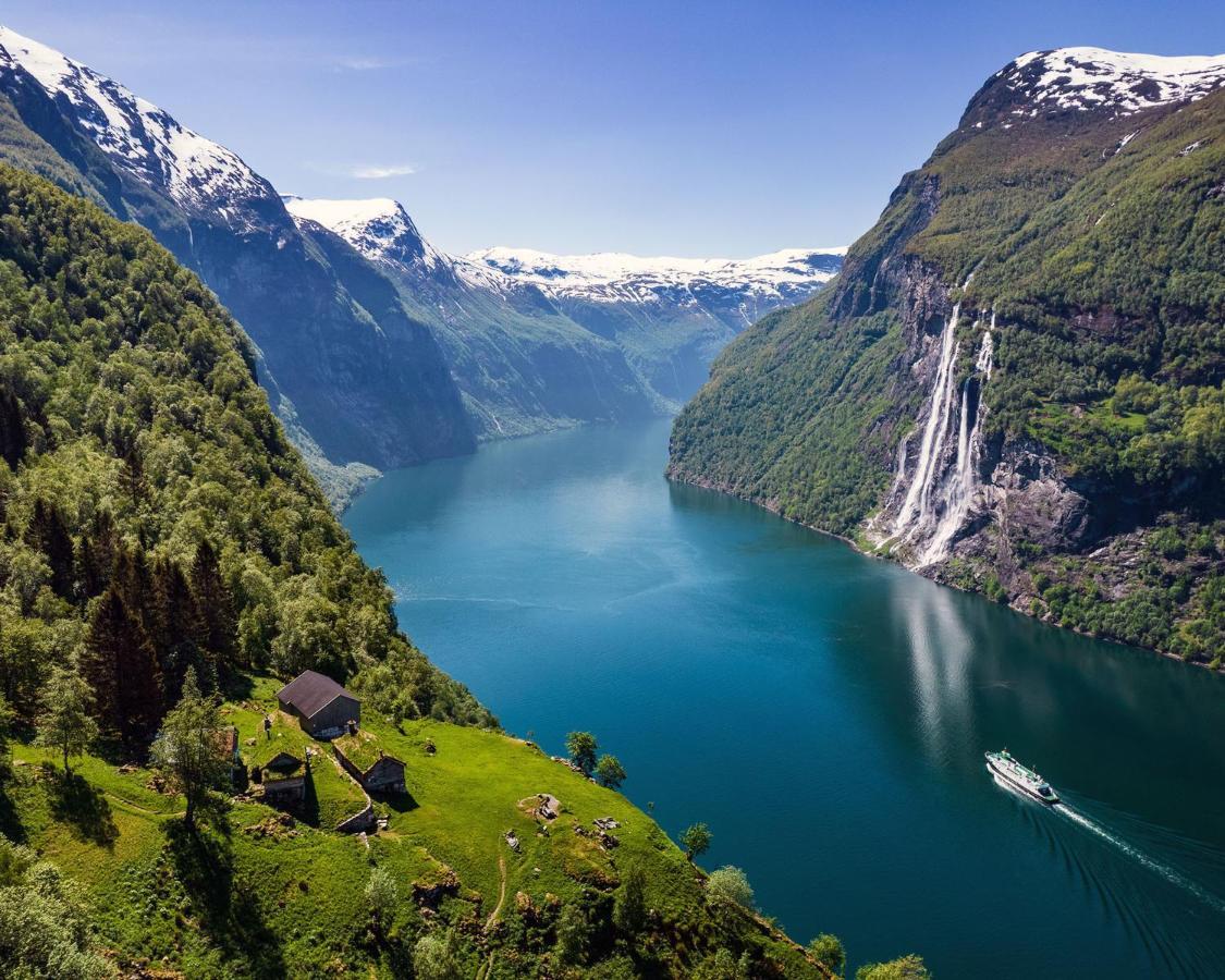 Geirangerfjorden Feriesenter Hotel Exterior photo