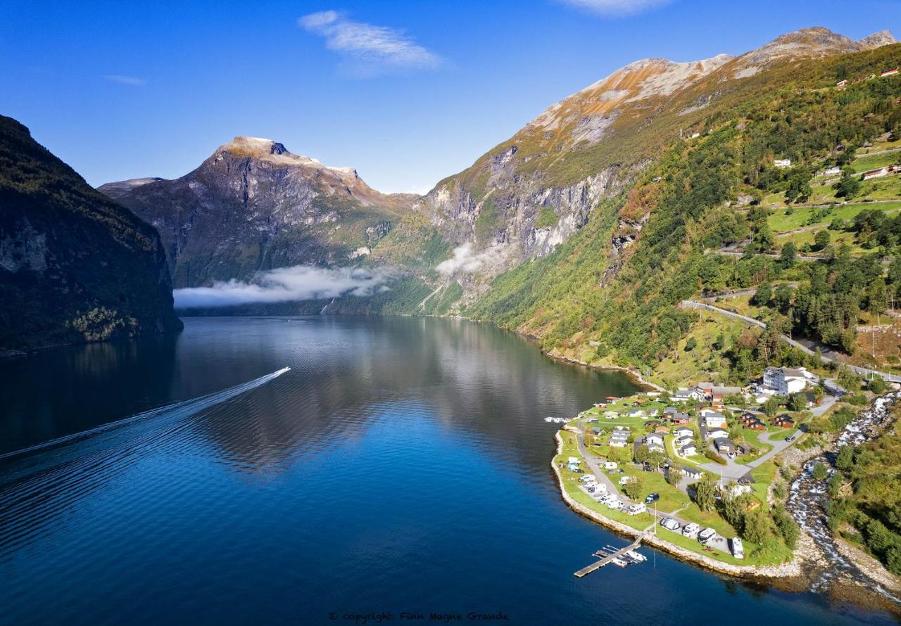 Geirangerfjorden Feriesenter Hotel Exterior photo